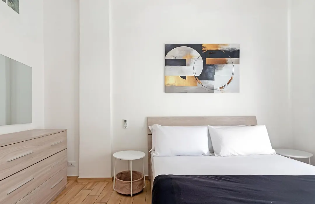 Luciano Colosseo Apartment-1