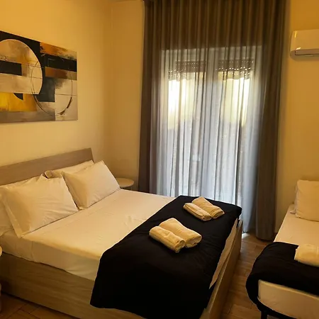 Luciano Colosseo Apartment-2